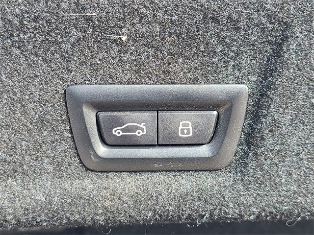 Used 2025 BMW 330i Sedan image 12