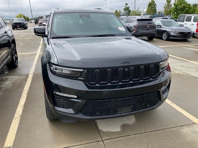 Used 2024 Jeep Grand Cherokee Limited w/ Luxury Tech Group II AWD/4WD image 2