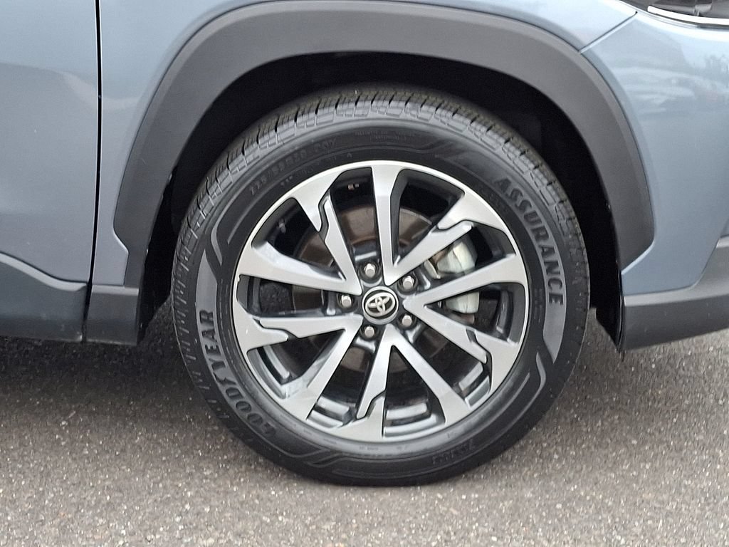 Certified 2025 Toyota Corolla Cross XLE FWD image 8