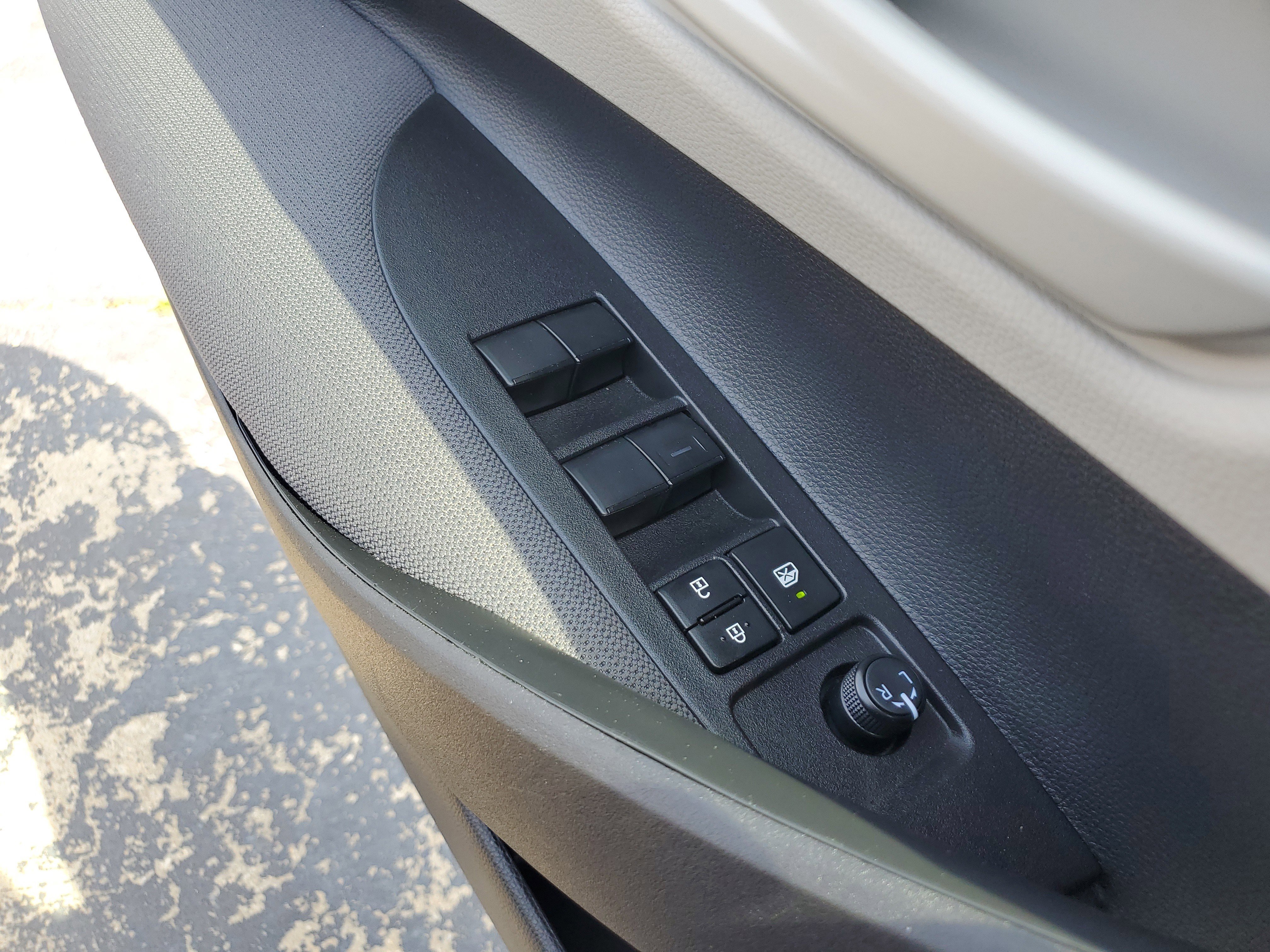 Used 2025 Toyota Corolla LE FWD image 30