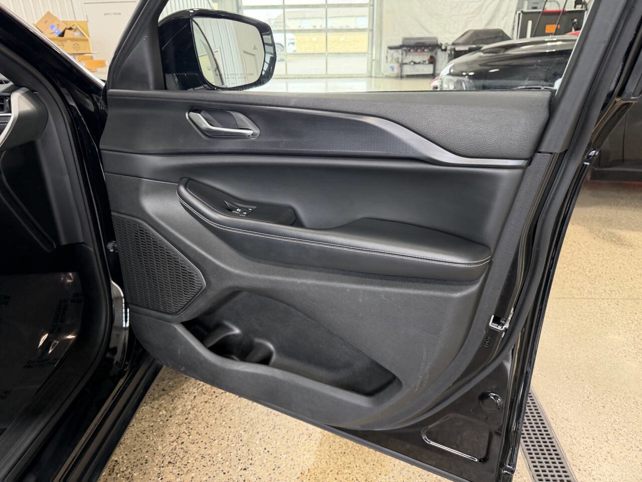 Used 2023 Jeep Grand Cherokee L Laredo AWD/4WD image 41
