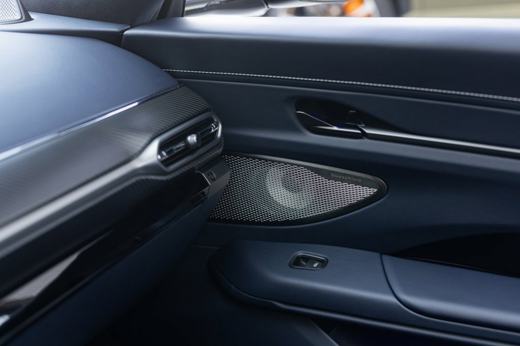 New 2026 Aston Martin V8 Vantage Volante image 30