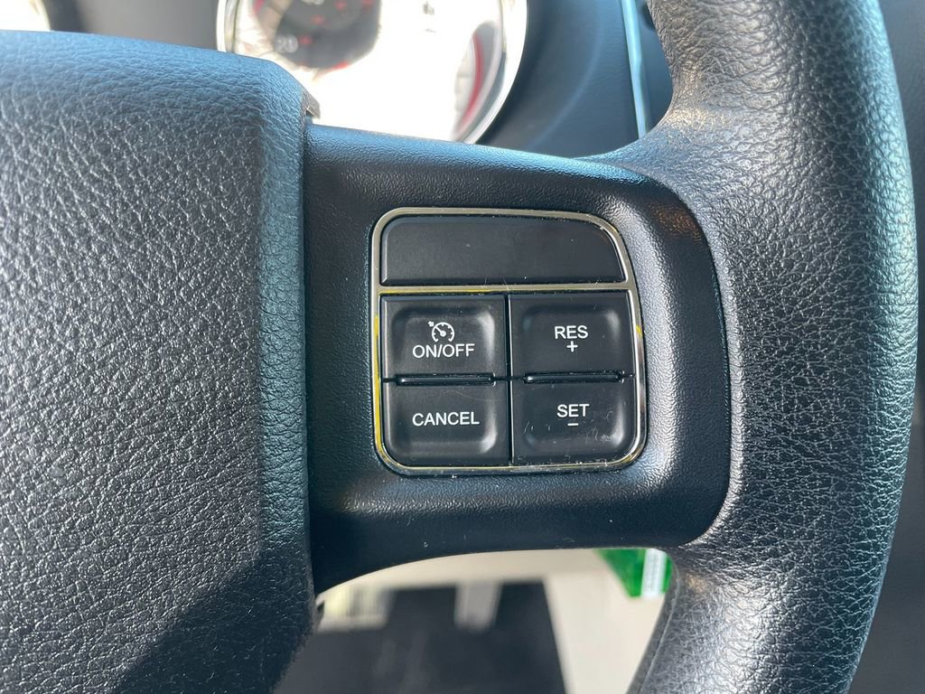 Used 2018 Dodge Grand Caravan SE w/ UConnect Hands-Free Group image 17