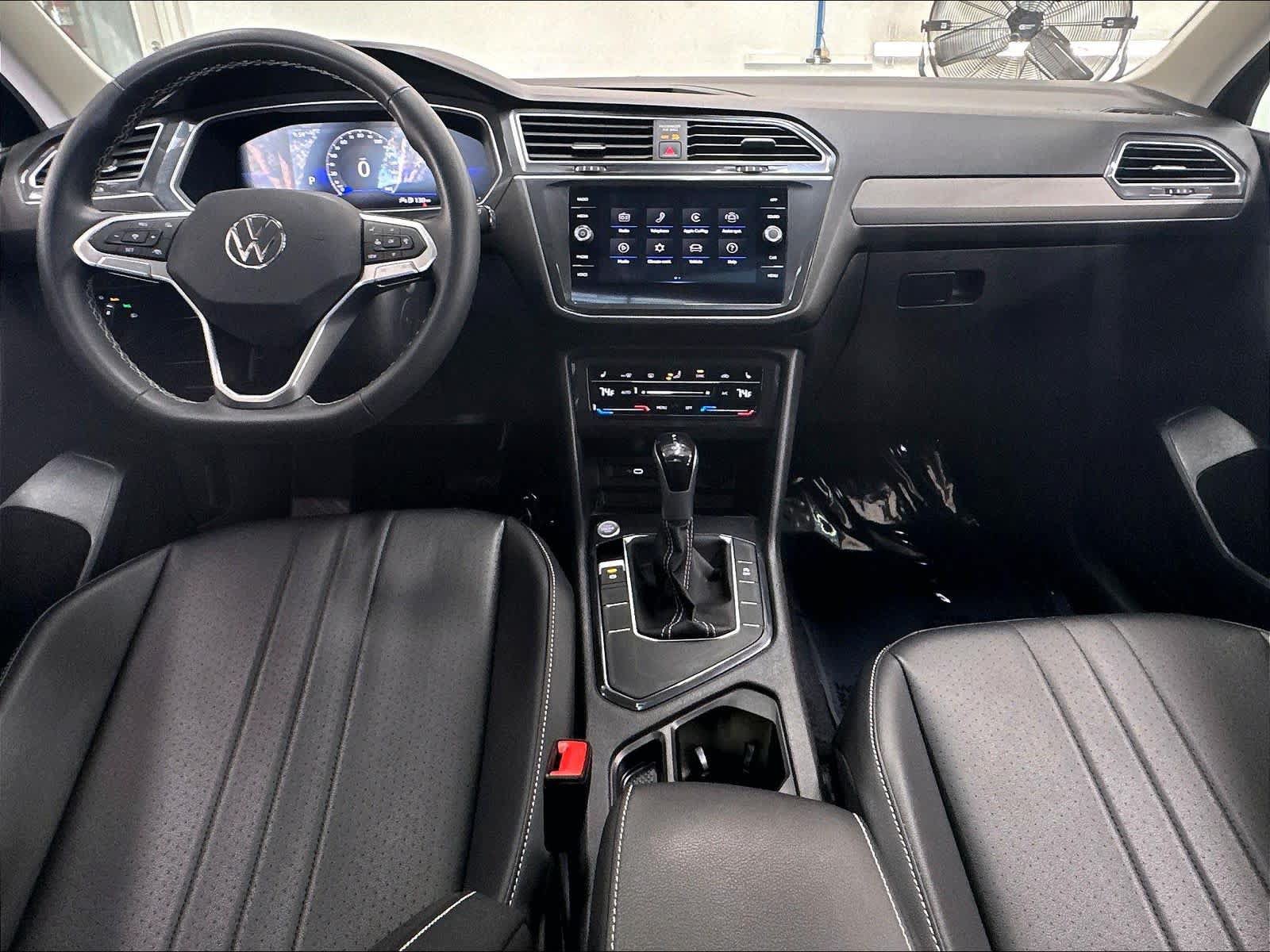 Used 2023 Volkswagen Tiguan SE w/ Panoramic Sunroof Package FWD image 11