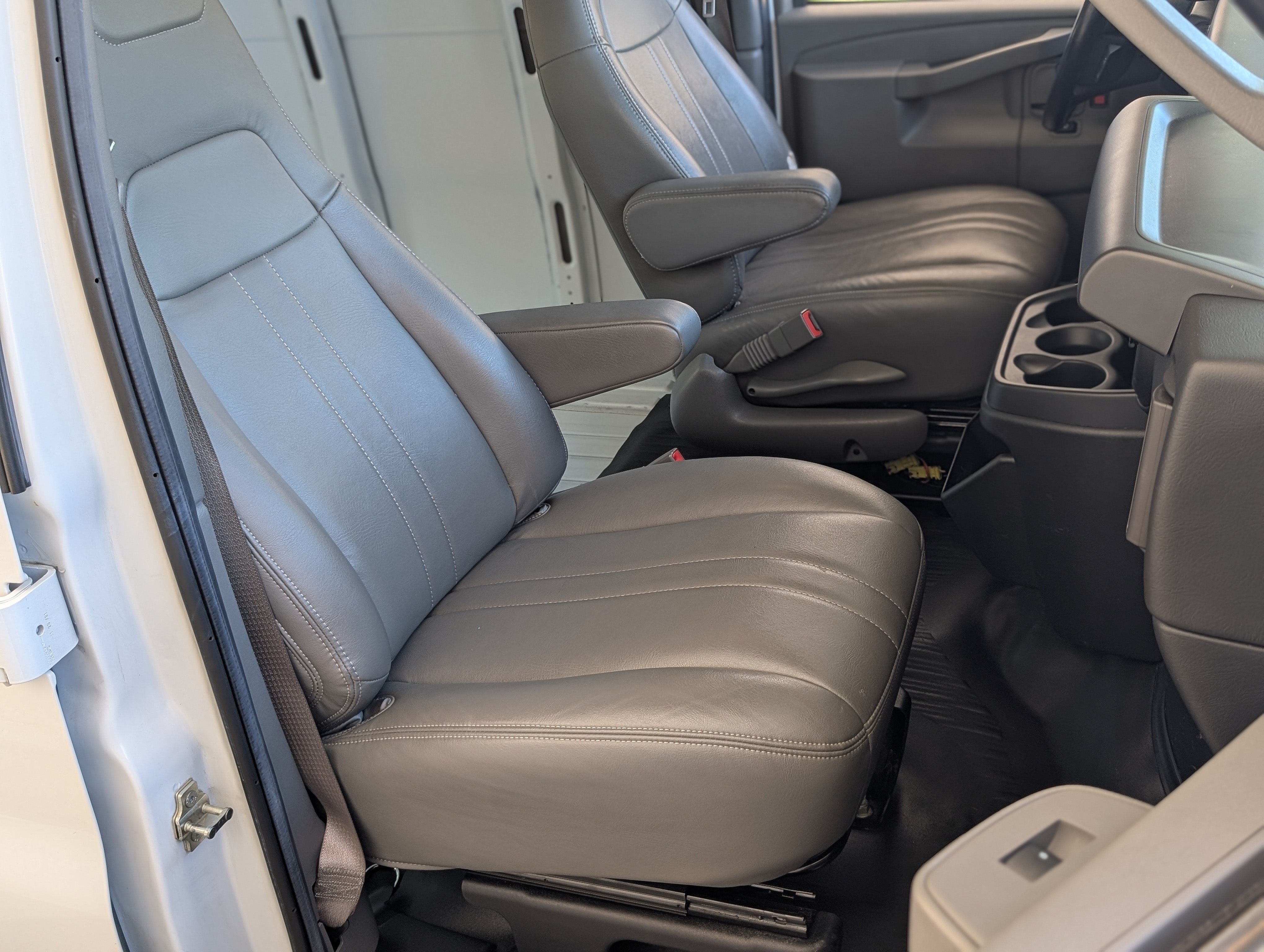 Used 2022 GMC Savana 3500 Extended w/ Driver Convenience Package RWD image 20