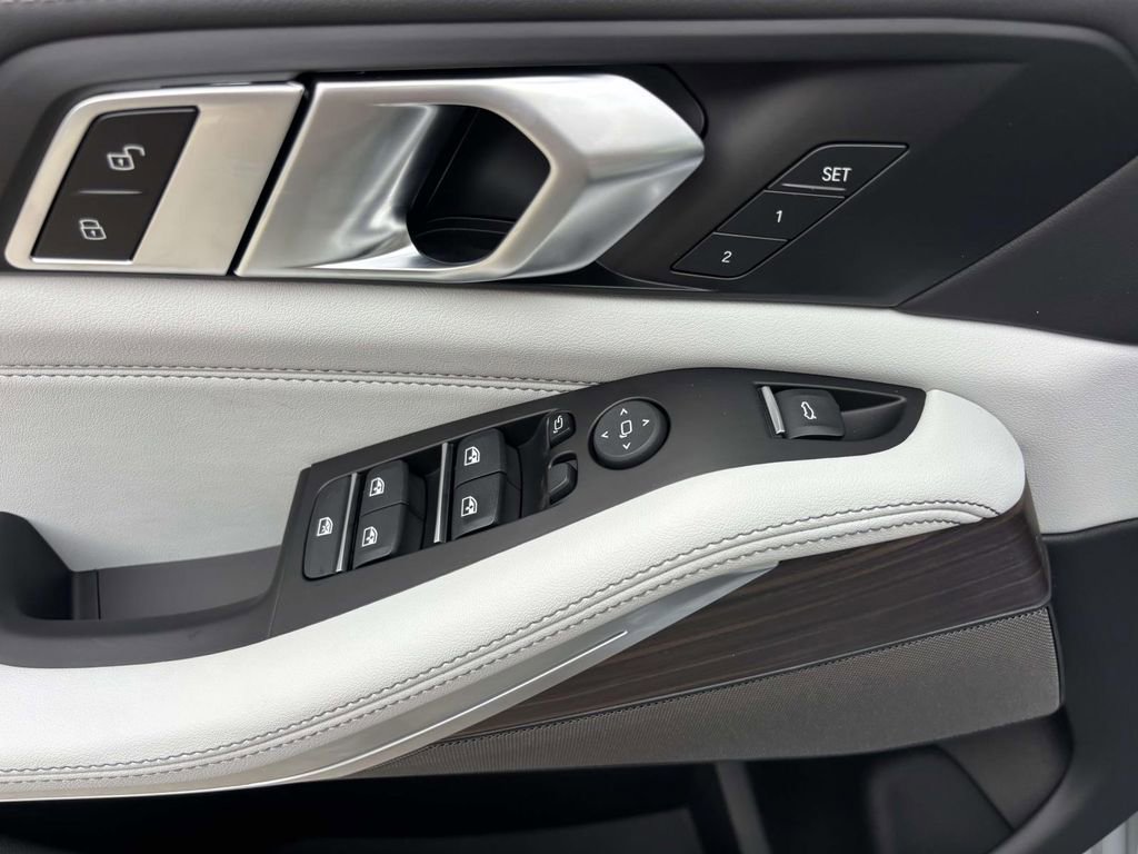 New 2026 BMW X5 xDrive40i w/ M Sport Package image 11