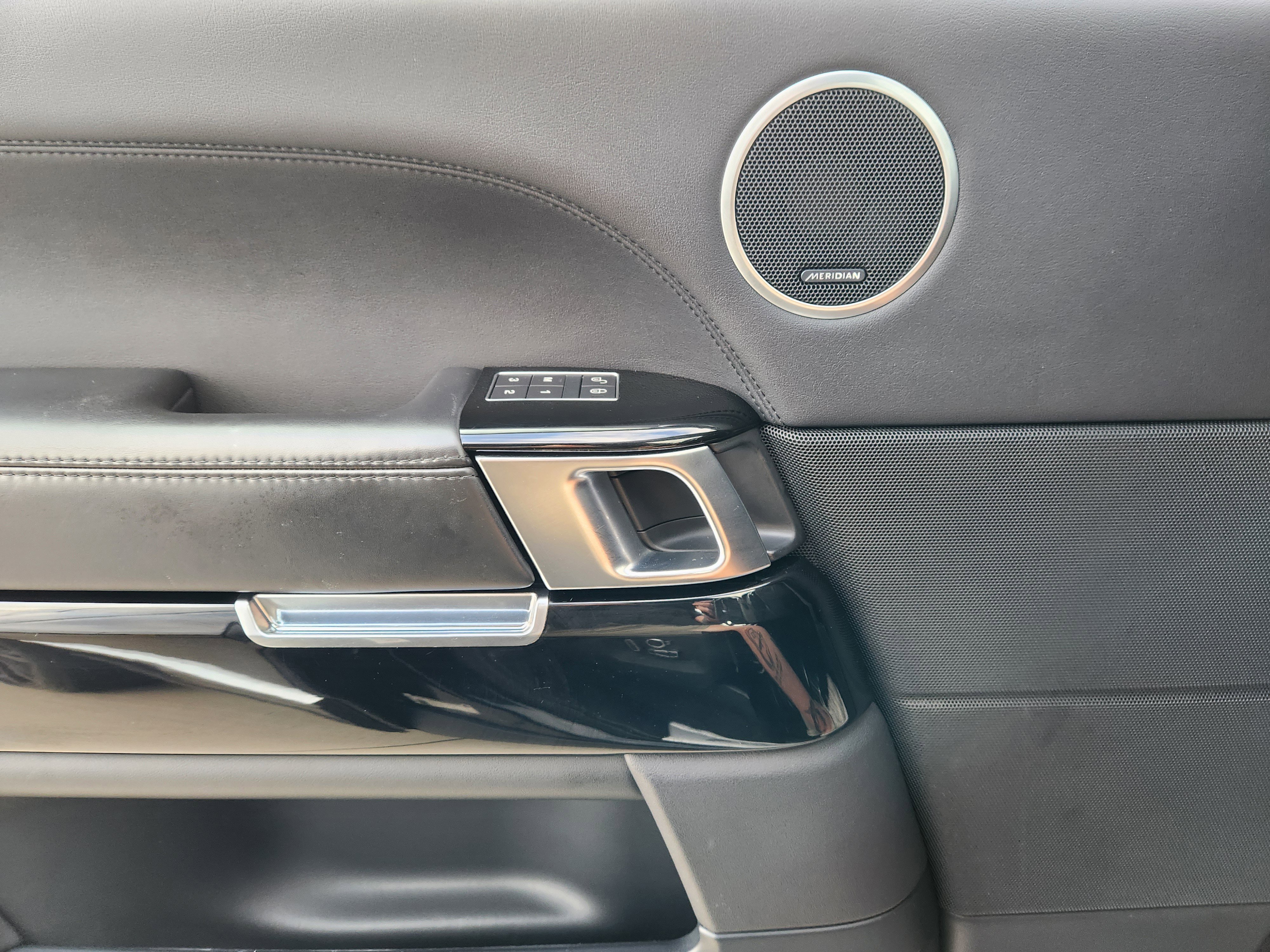 Used 2017 Land Rover Range Rover Long Wheelbase Supercharged image 23