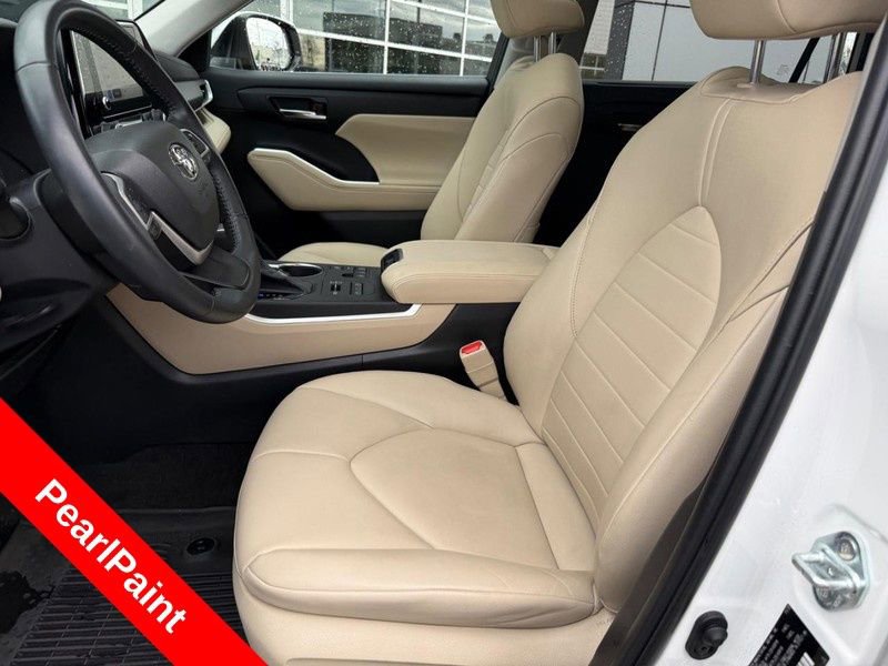 Used 2023 Toyota Highlander XLE AWD/4WD image 17
