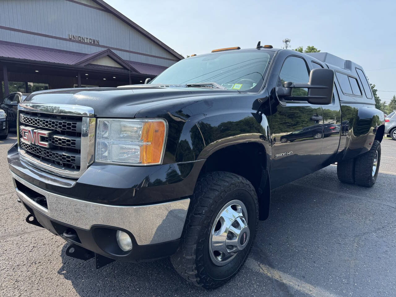 Used 2011 GMC Sierra 3500 SLE w/ SLE Preferred Package AWD/4WD image 1