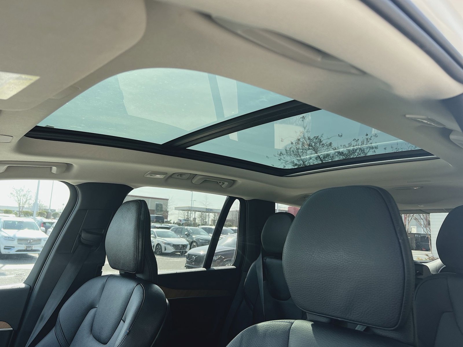 Used 2024 Volvo XC90 B6 Plus w/ Protection Package Premier image 24