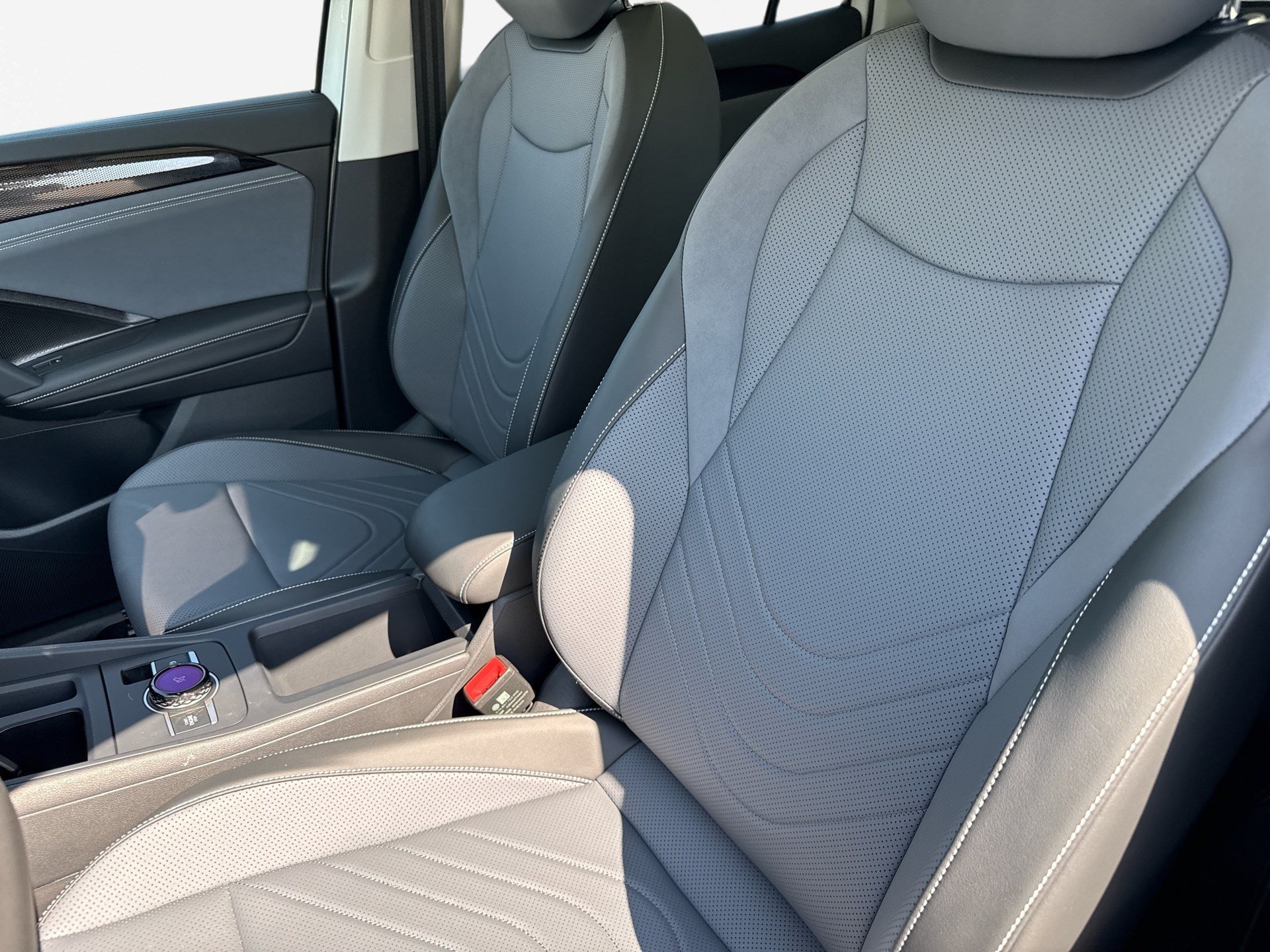 New 2026 Volkswagen Tiguan SE FWD image 14