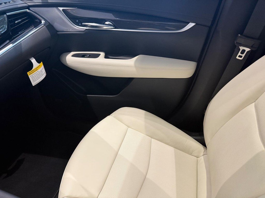 New 2025 Cadillac XT6 Sport w/ Technology Package AWD/4WD image 16