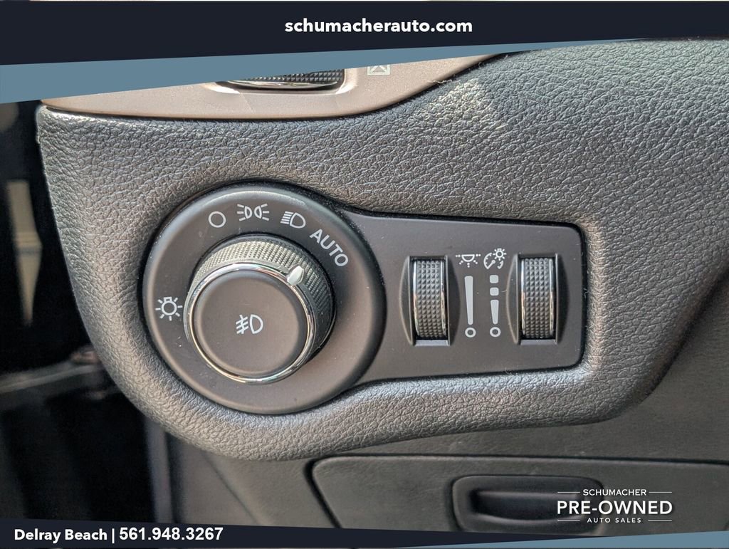 Used 2015 Jeep Cherokee Latitude FWD image 28
