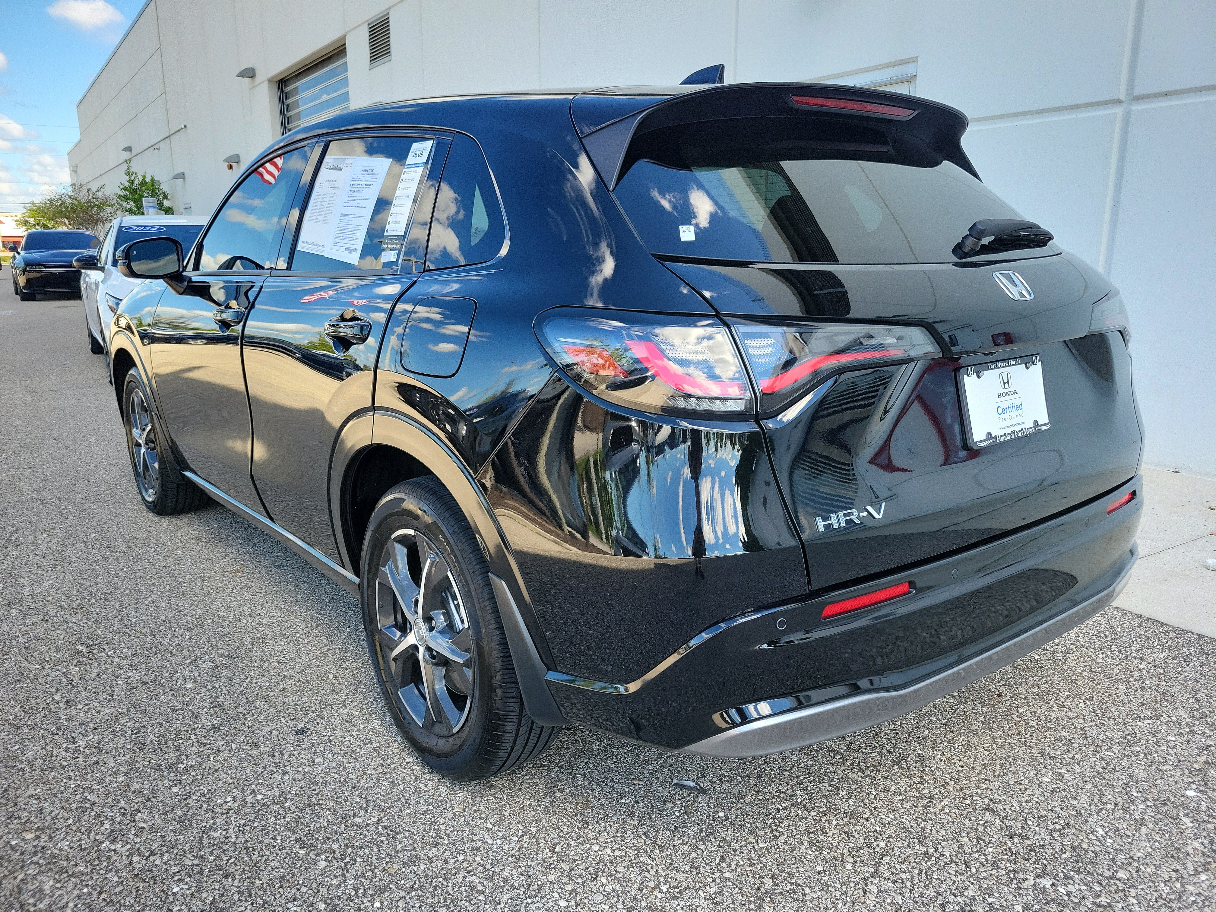 Used 2024 Honda HR-V EX-L image 4