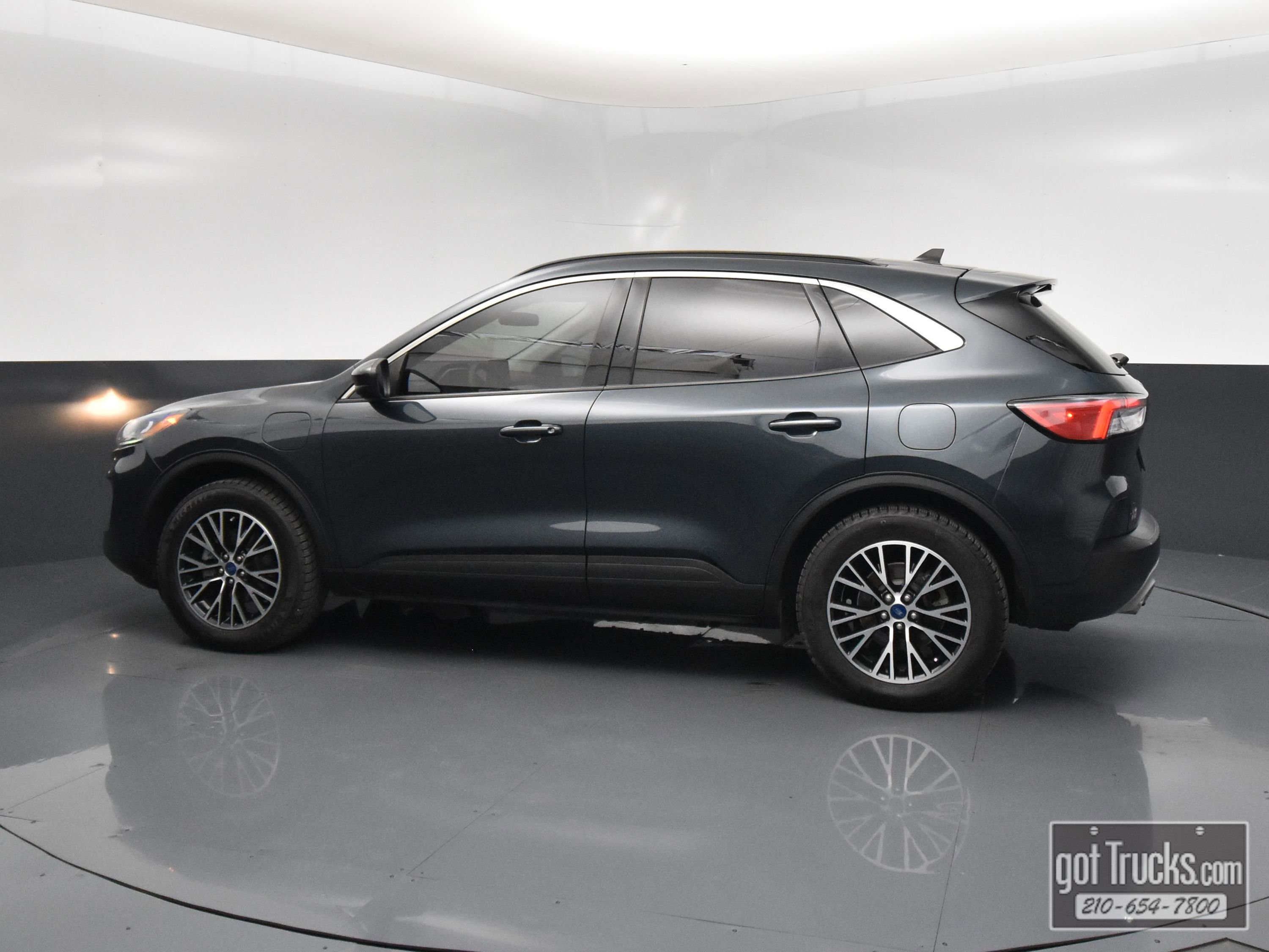 Used 2022 Ford Escape SEL w/ Technology Package FWD image 3