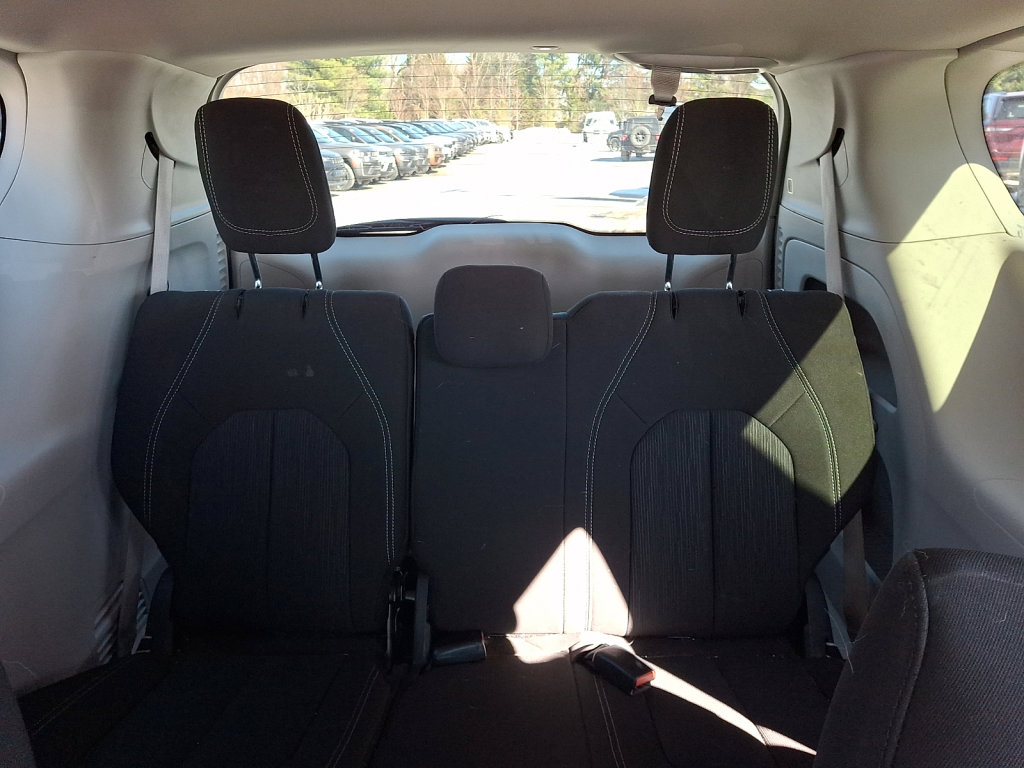 Used 2023 Chrysler Voyager LX image 22