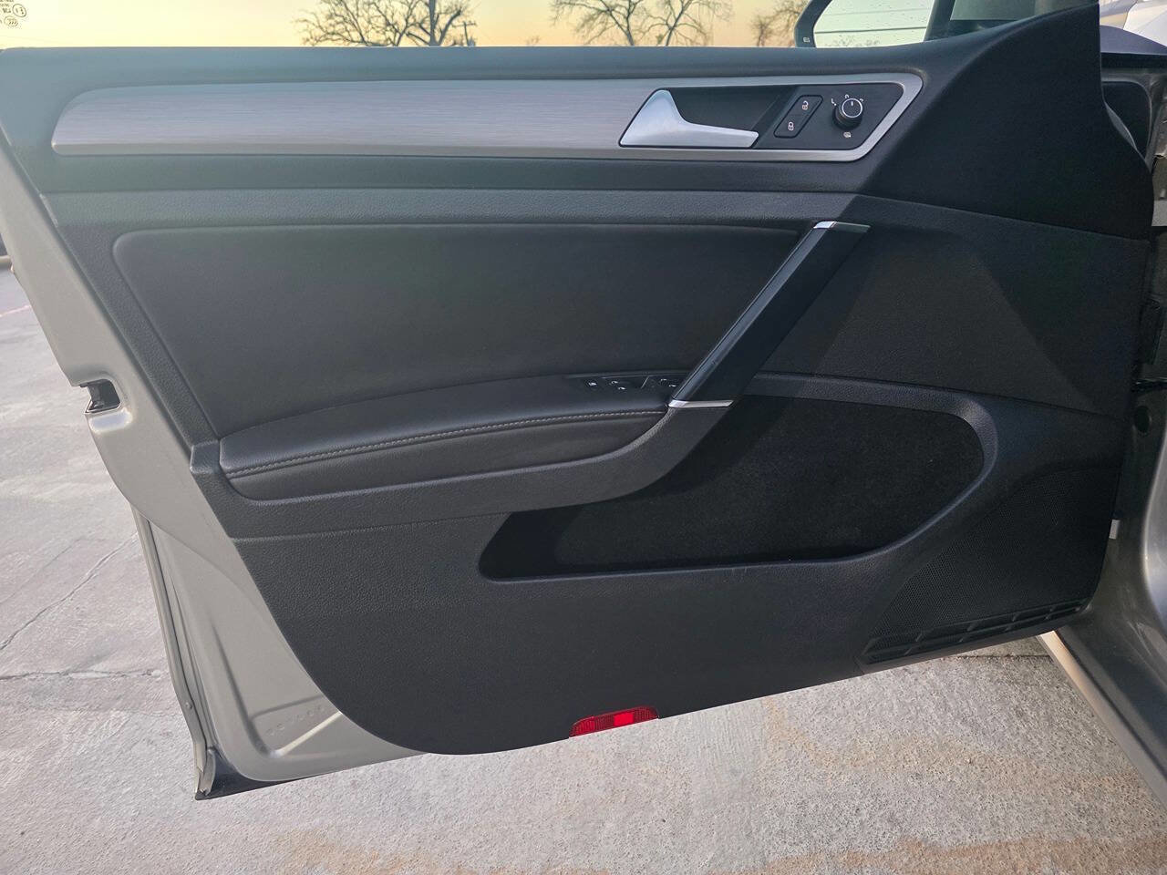 Used 2015 Volkswagen Golf S image 14