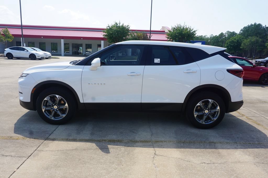 Used 2024 Chevrolet Blazer LT FWD image 19