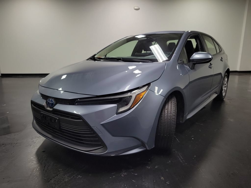 Used 2023 Toyota Corolla LE FWD image 4