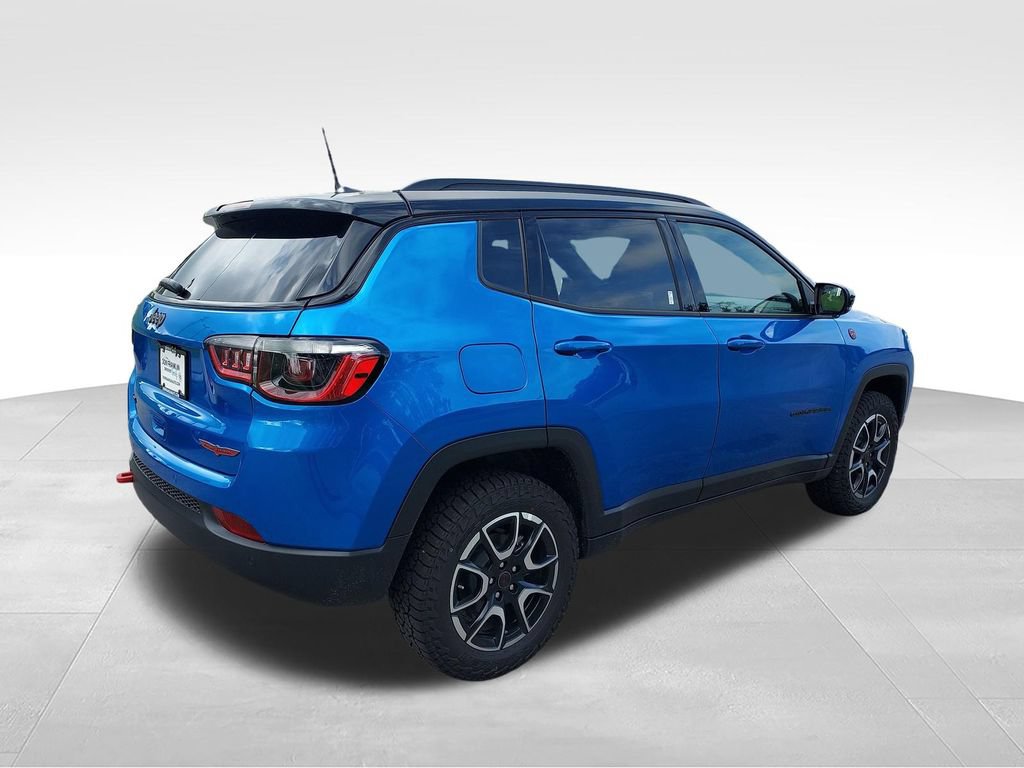 New 2026 Jeep Compass Trailhawk w/ Sun, Sound & Navigation Group AWD/4WD video 5