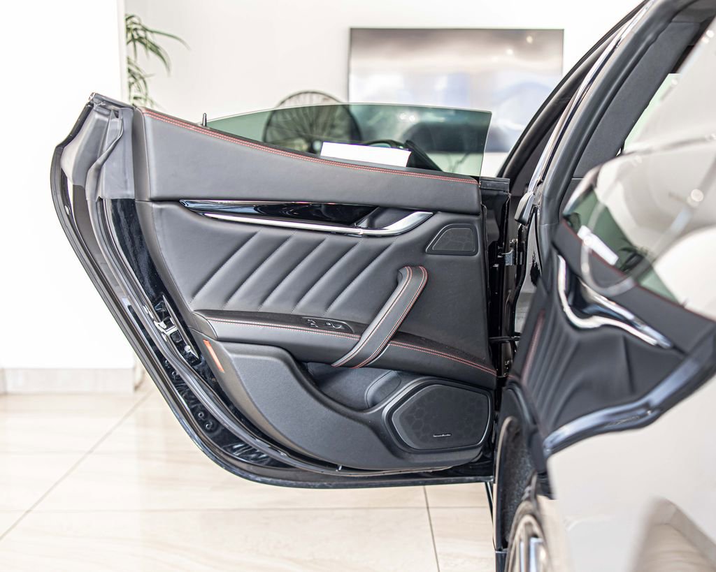 Used 2021 Maserati Ghibli RWD image 37