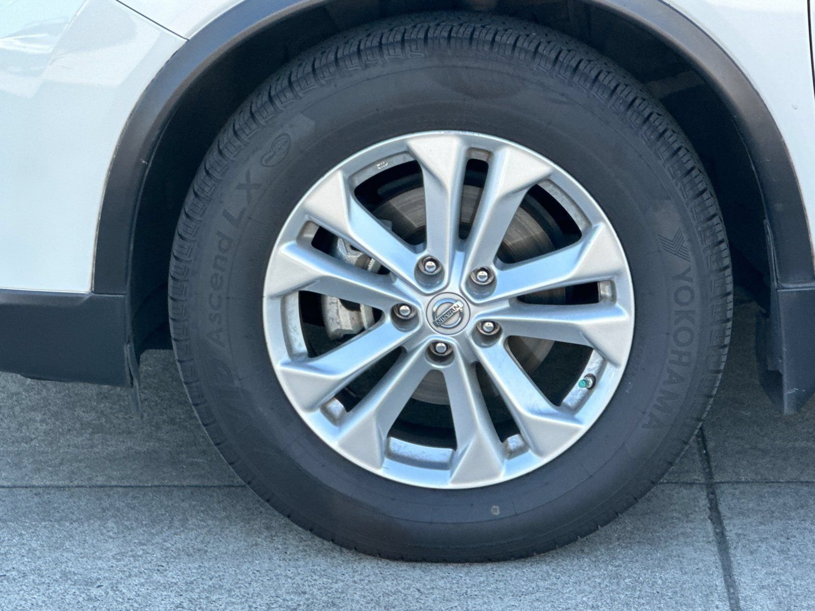 Used 2014 Nissan Rogue SV w/ SV Premium Package FWD image 24