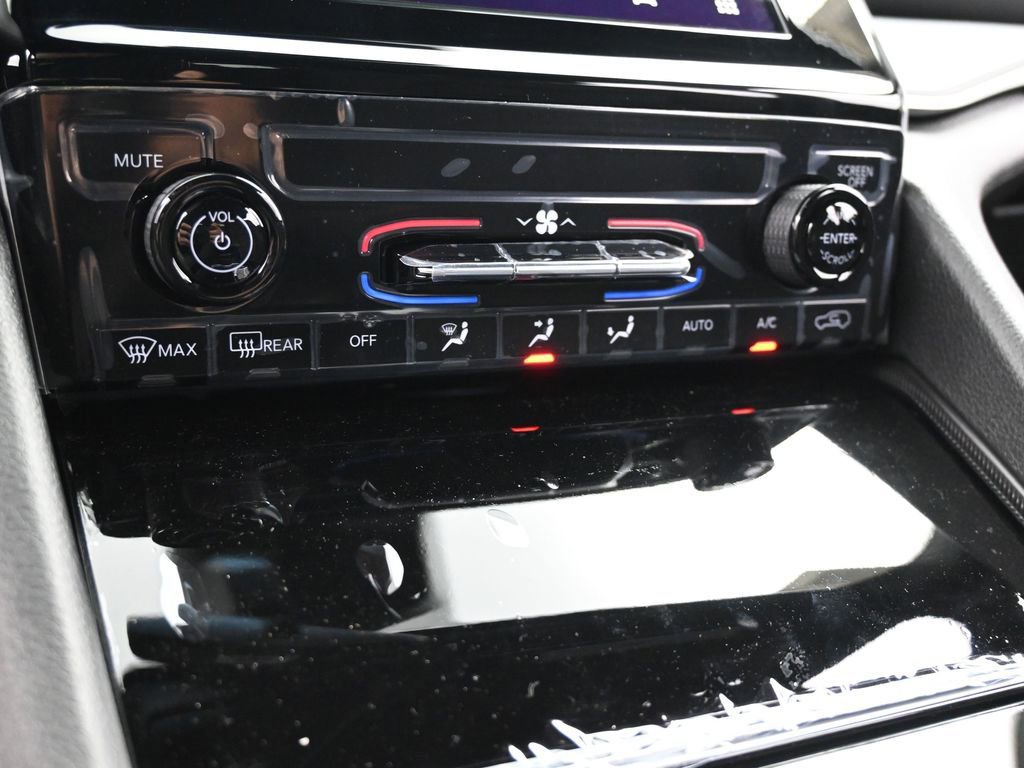 Used 2024 Jeep Grand Cherokee Laredo w/ Trailer Tow Package image 17