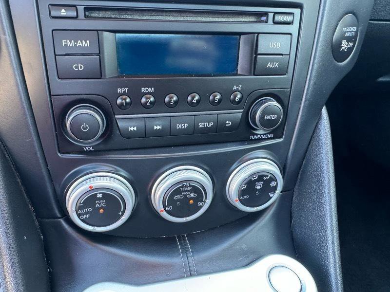 Used 2017 Nissan 370Z Coupe RWD image 11