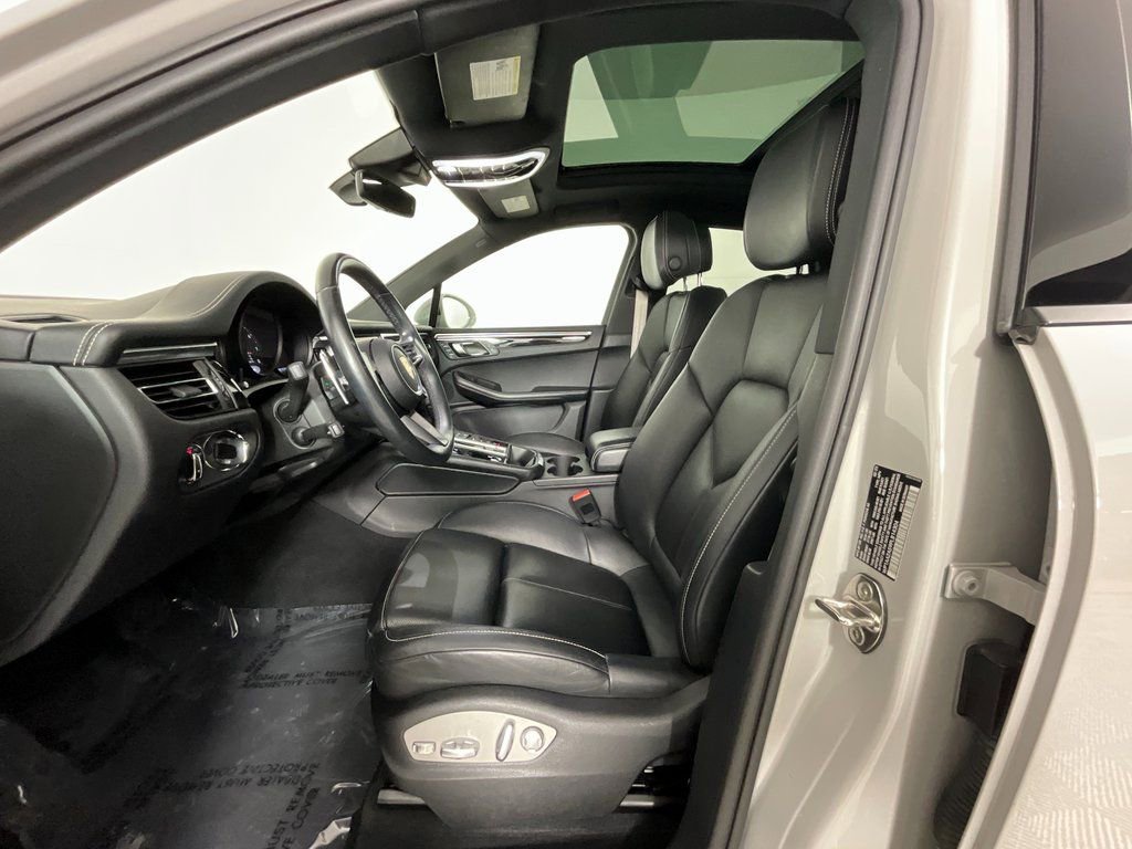 Used 2023 Porsche Macan Turbo image 16