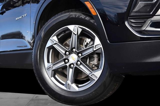 Used 2024 Chevrolet Blazer LT image 3