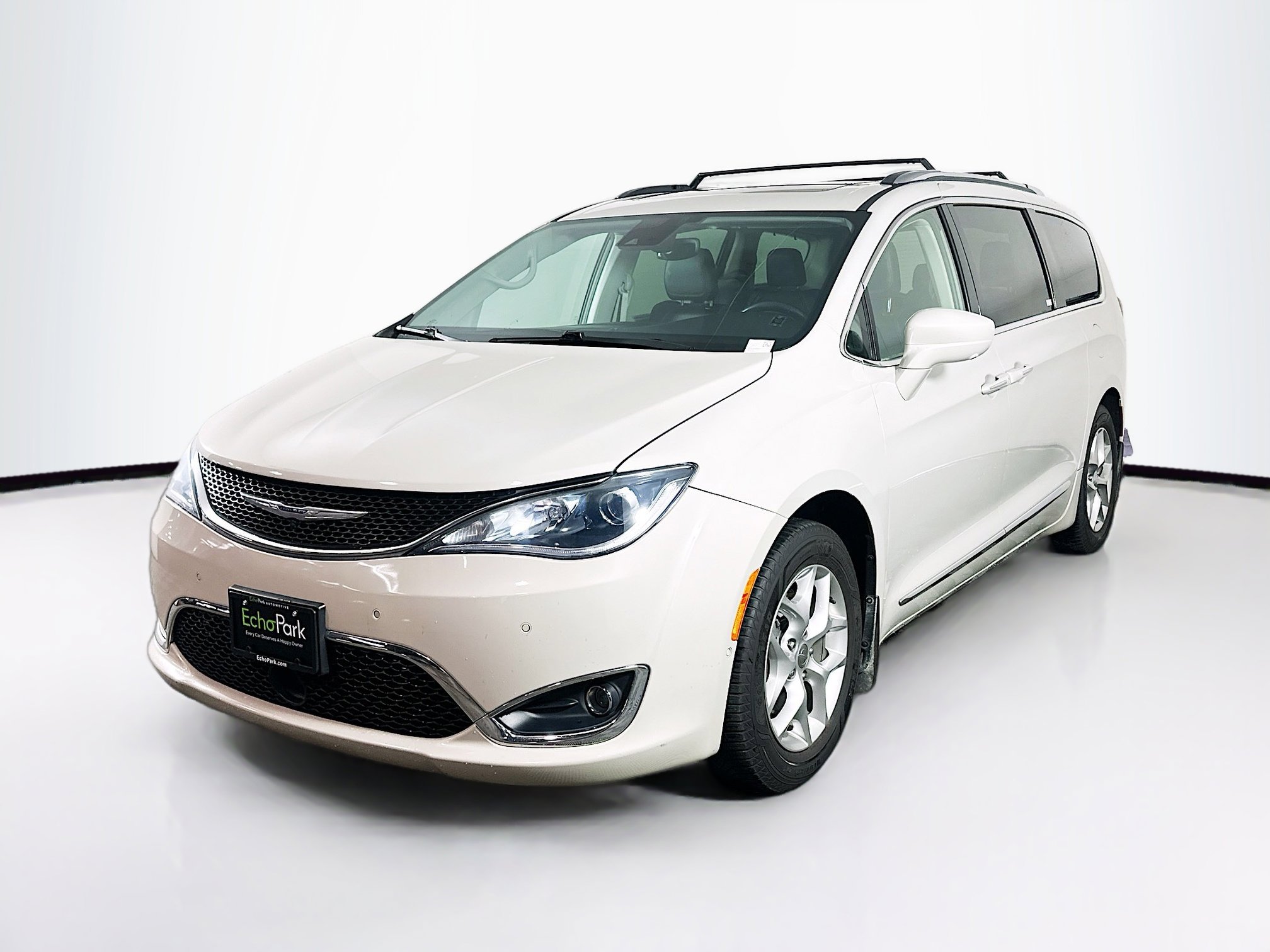 Used 2019 Chrysler Pacifica Touring-L Plus w/ Advanced Safetytec Group FWD image 3