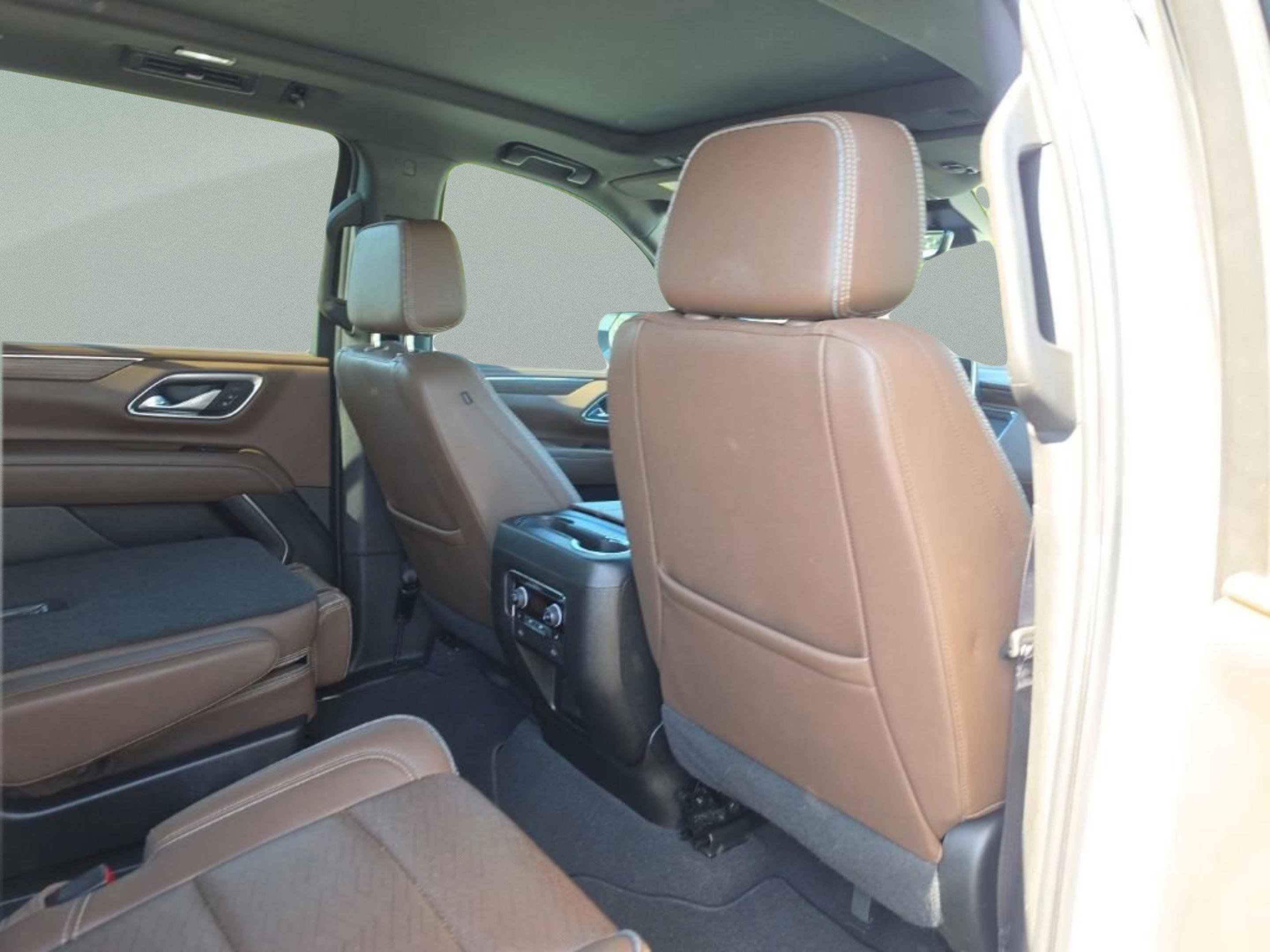 Used 2023 Chevrolet Tahoe High Country w/ Premium Package 2 AWD/4WD image 28