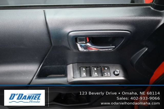 Used 2016 Toyota Tacoma TRD Off-Road AWD/4WD image 24