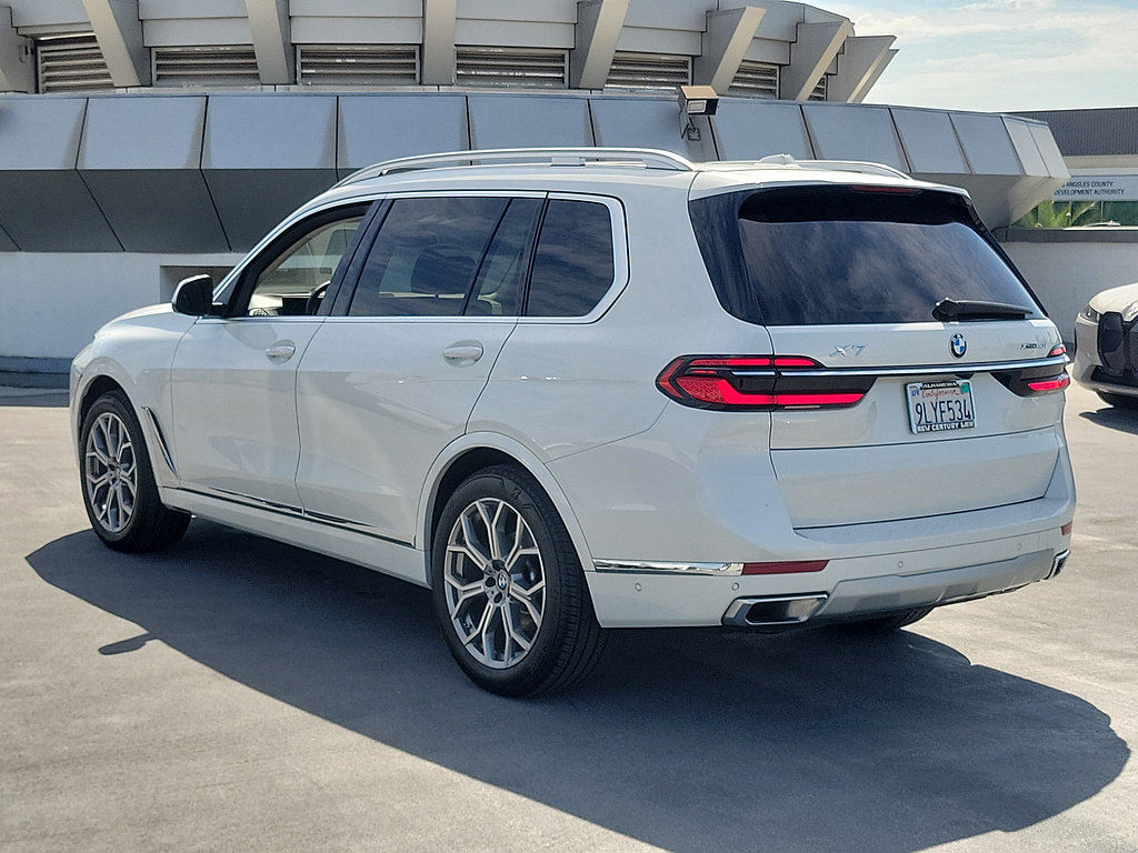 Used 2024 BMW X7 xDrive40i w/ Premium Package AWD/4WD image 2