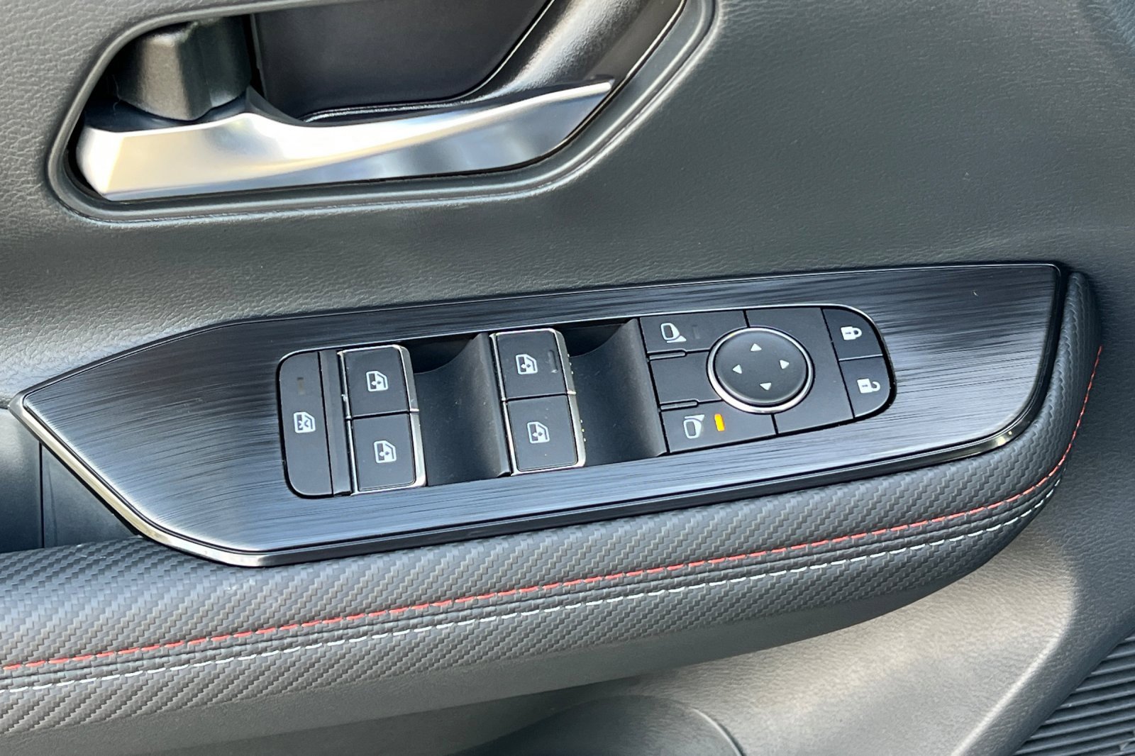 New 2026 Nissan Kicks SR w/ Cold Weather Package image 13