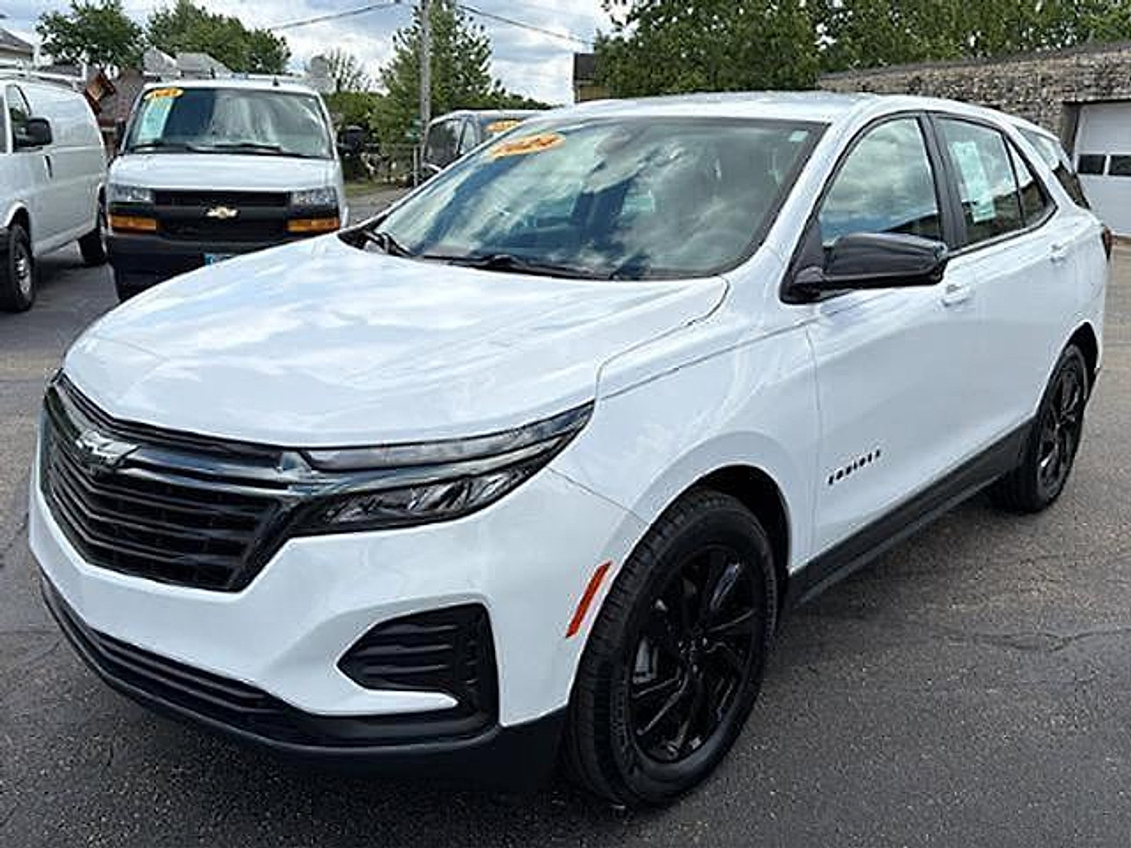 Used 2024 Chevrolet Equinox LS w/ Sport Edition FWD image 3