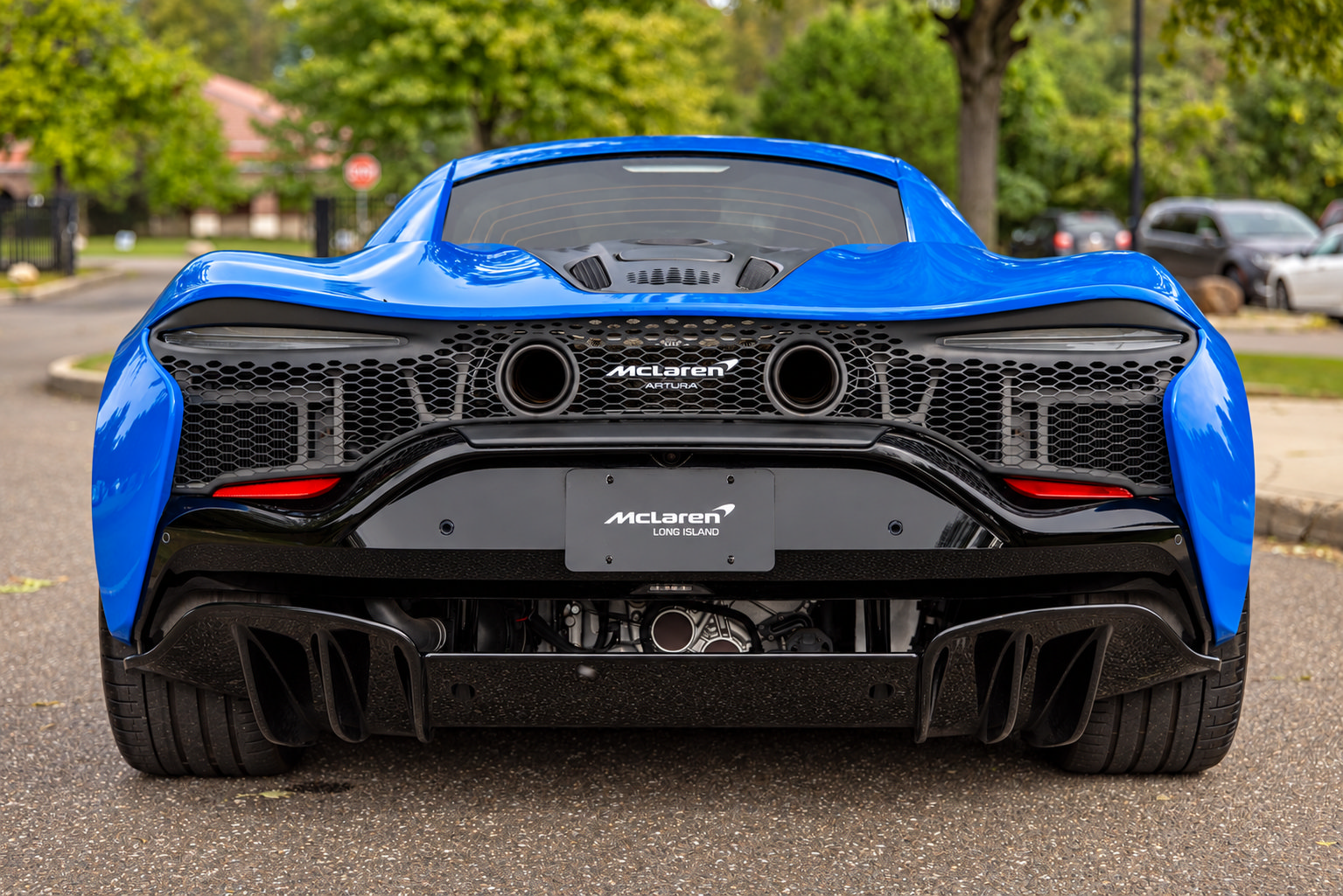 Used 2024 McLaren Artura RWD image 5