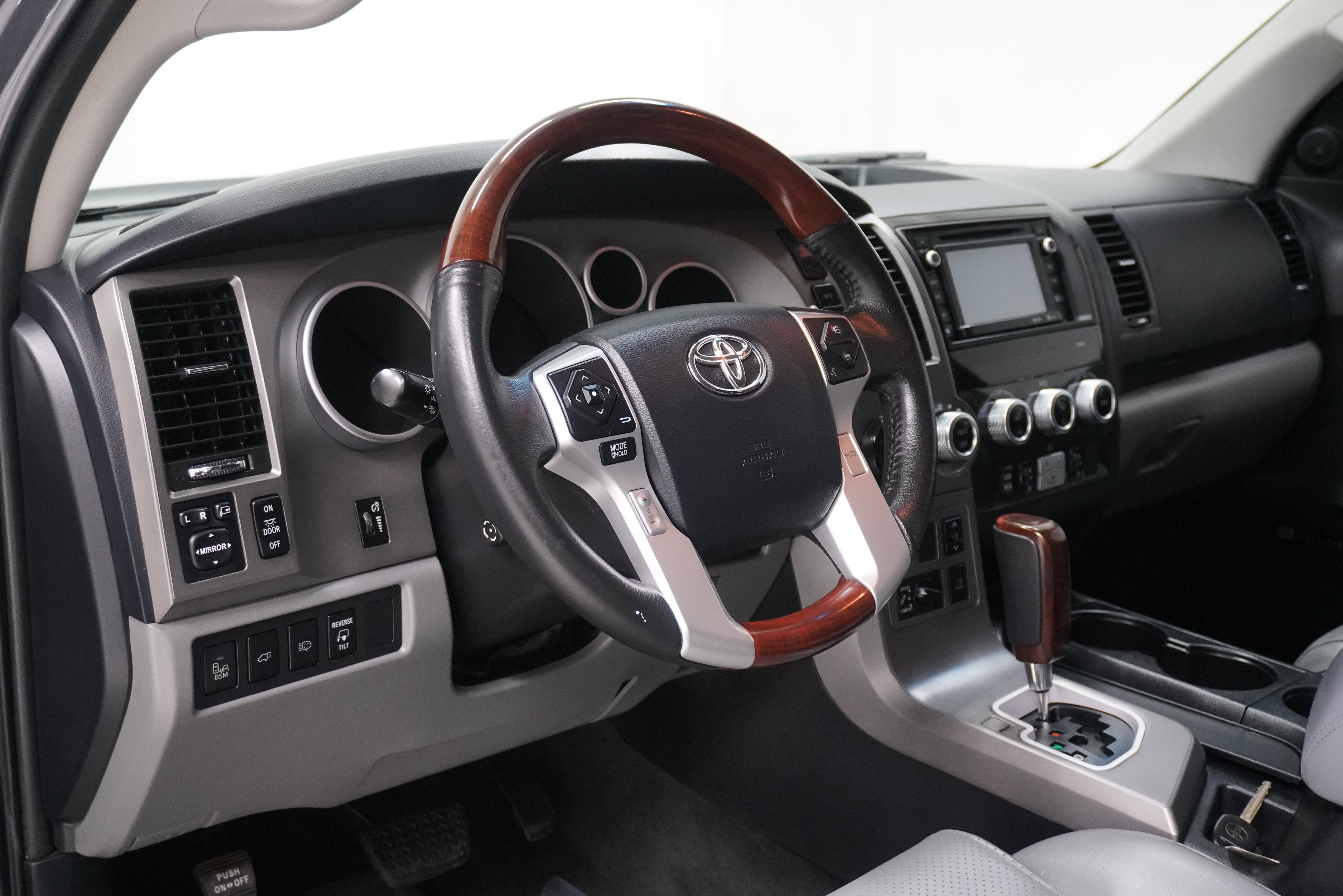 Used 2015 Toyota Sequoia Platinum image 9