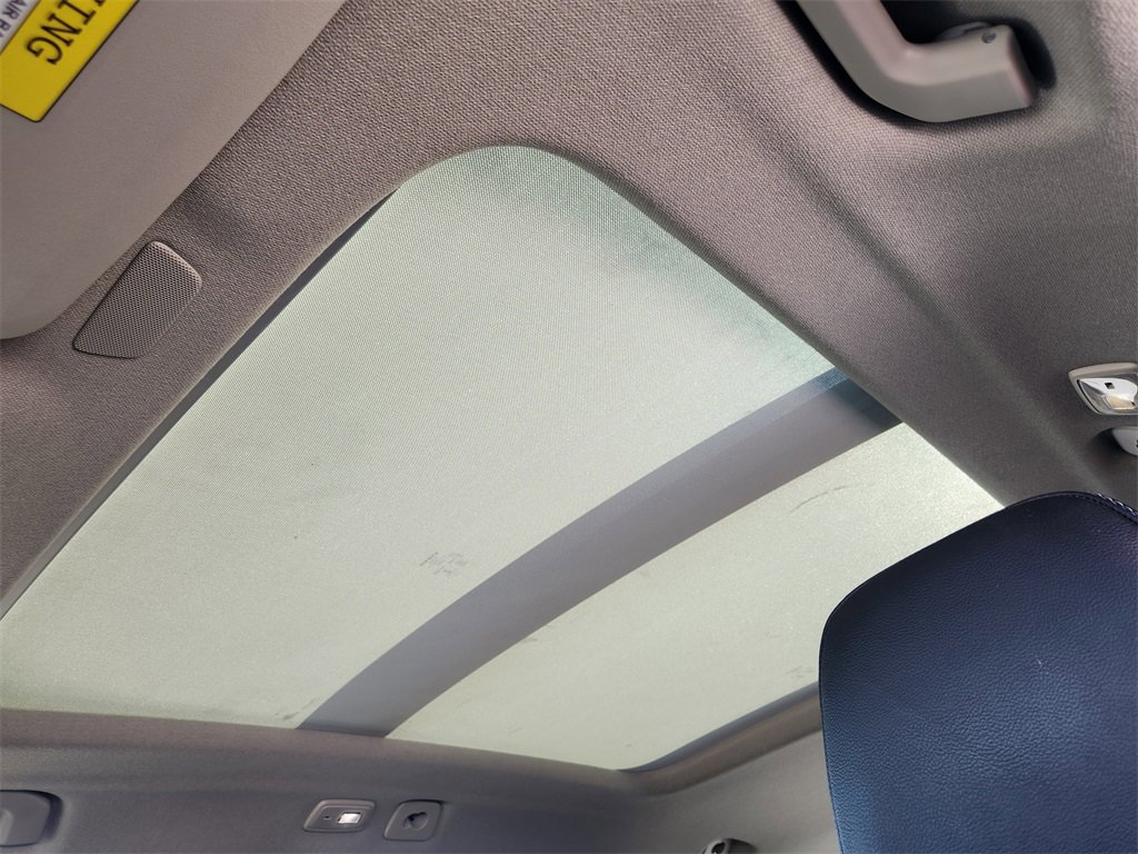 Used 2023 Volvo XC40 B5 Ultimate image 14