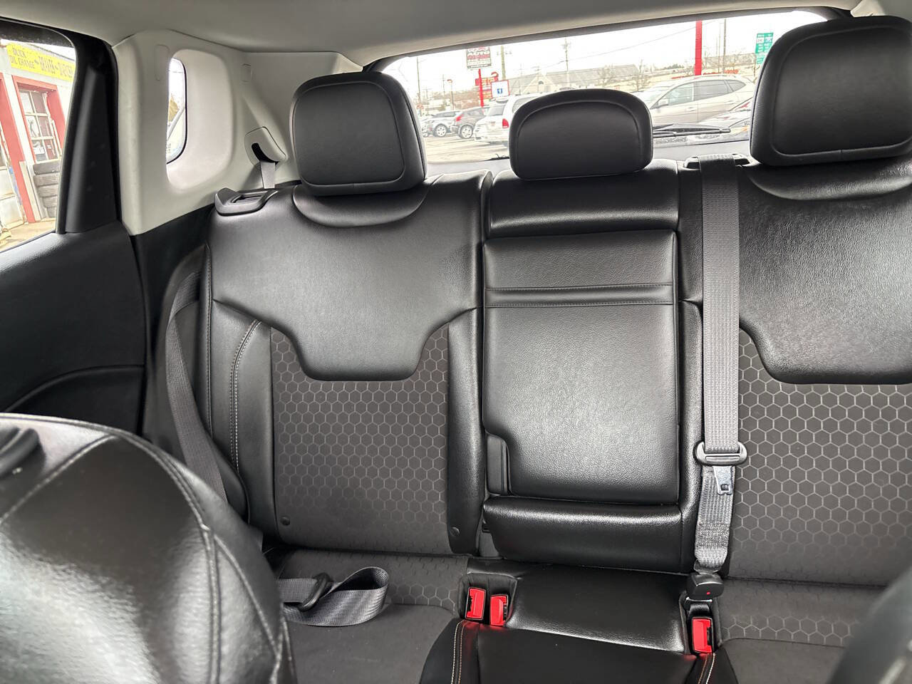 Used 2018 Jeep Compass Latitude w/ Cold Weather Group image 11