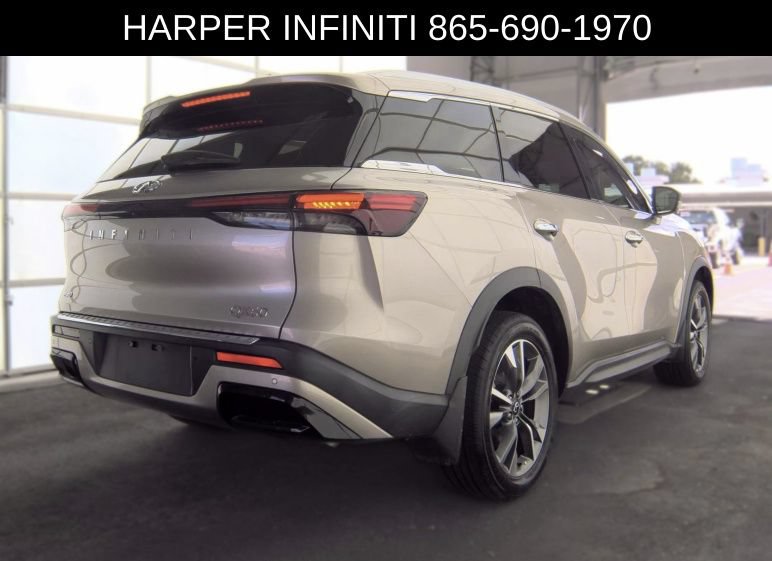Used 2023 INFINITI QX60 Luxe w/ Performance Audio Package AWD/4WD image 3