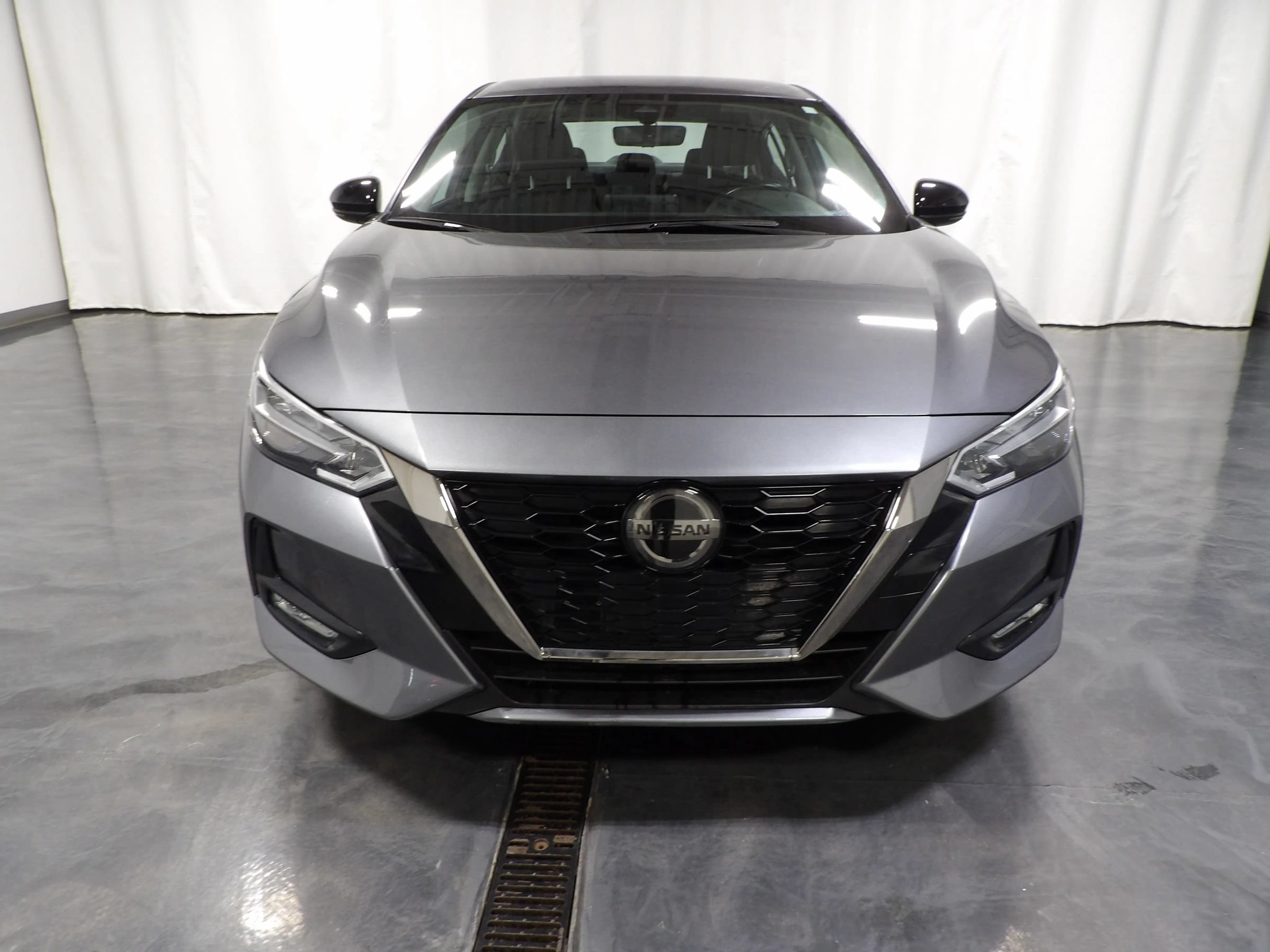 Used 2022 Nissan Sentra SR w/ Electronics Package FWD image 2