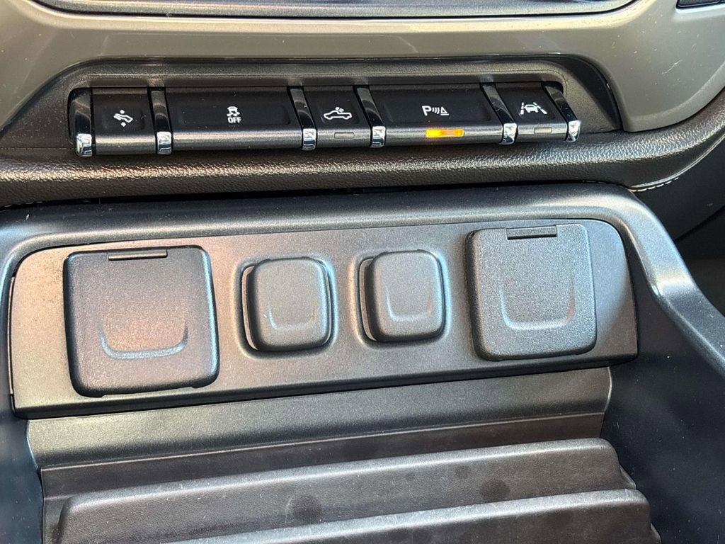 Used 2017 Chevrolet Silverado 1500 High Country image 30