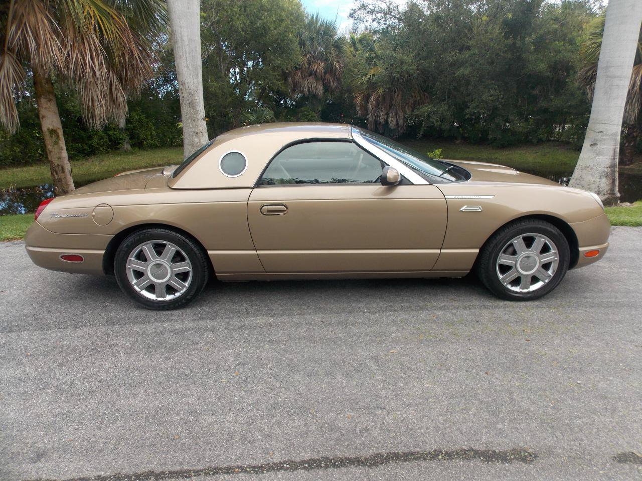 Used 2005 Ford Thunderbird RWD image 9