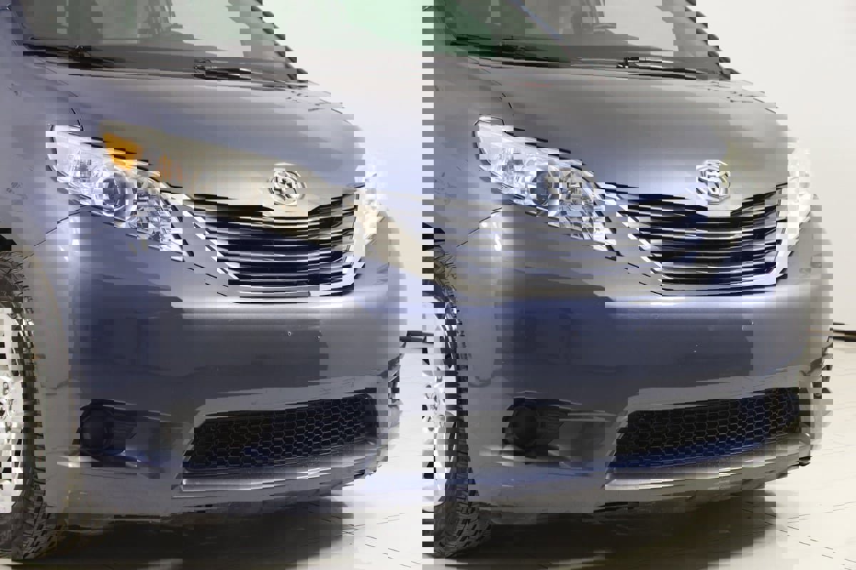 Used 2016 Toyota Sienna LE image 34