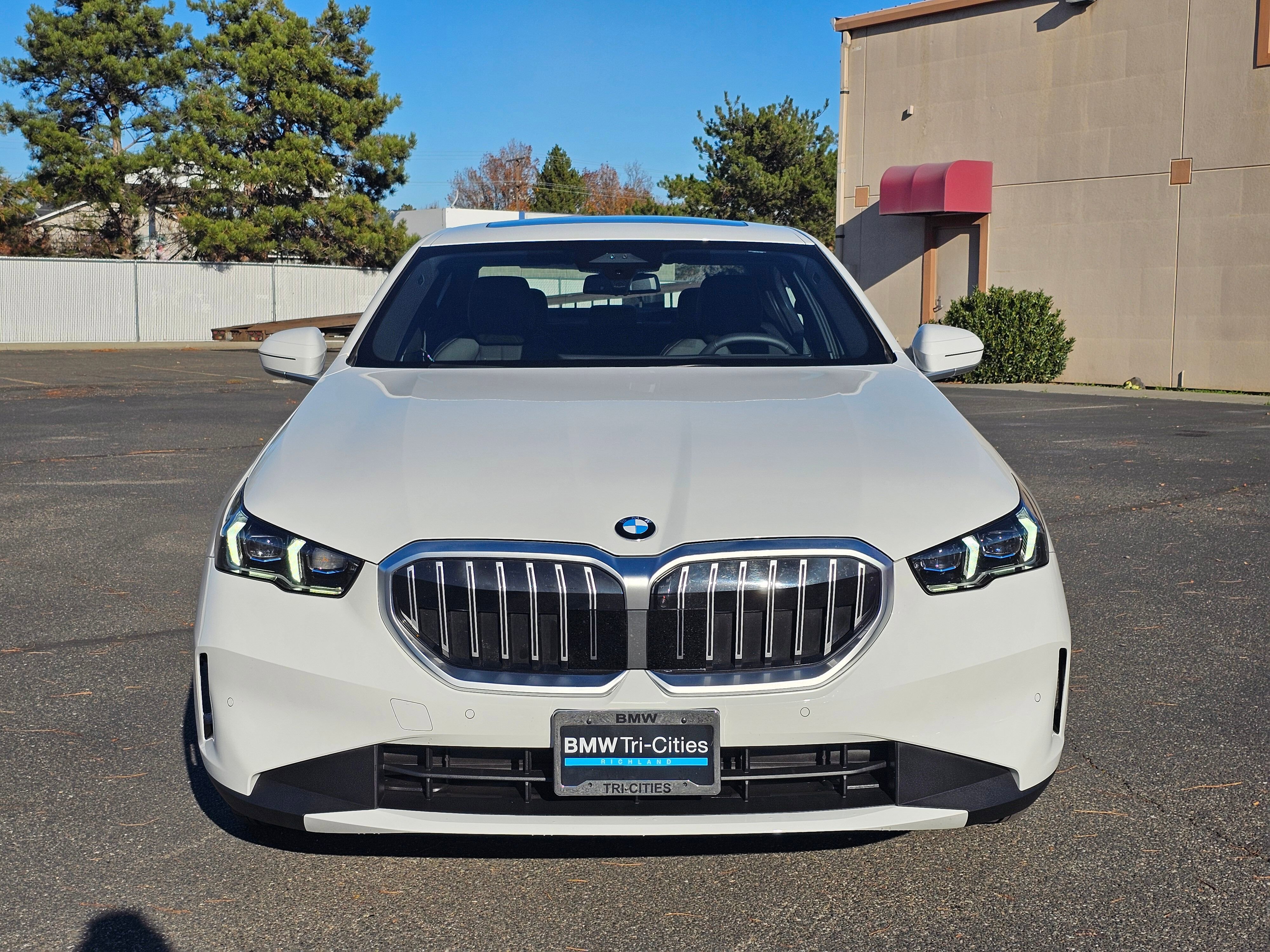 Certified 2025 BMW 530i xDrive w/ Premium Package image 6