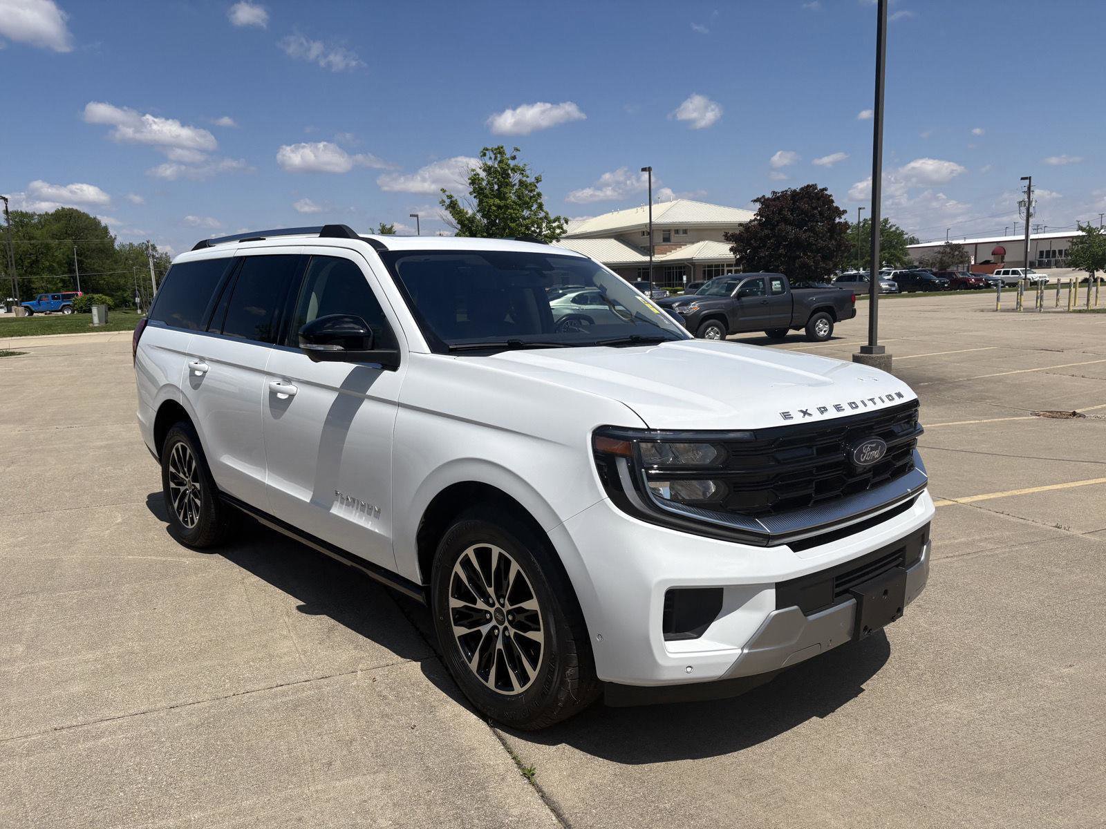 Used 2025 Ford Expedition Platinum AWD/4WD image 2