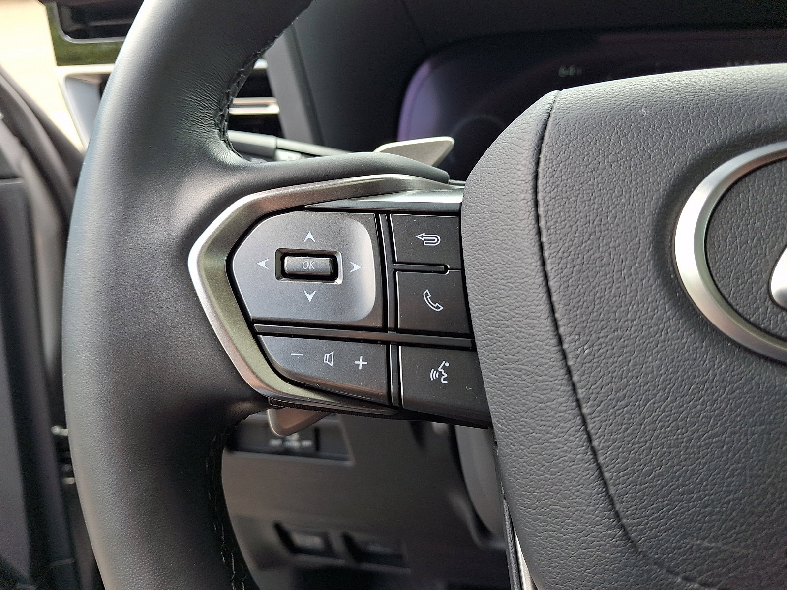 Used 2025 Lexus GX 550 w/ Accessory Package (2T) AWD/4WD image 19