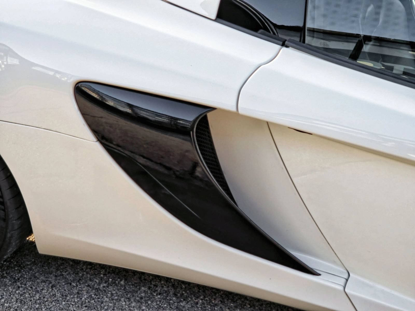 Used 2015 McLaren 650S Spider RWD image 18