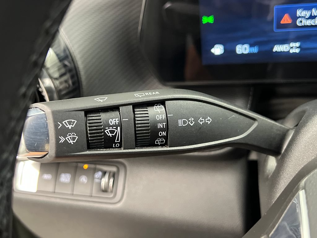 Used 2026 Chevrolet Equinox LT AWD/4WD image 48